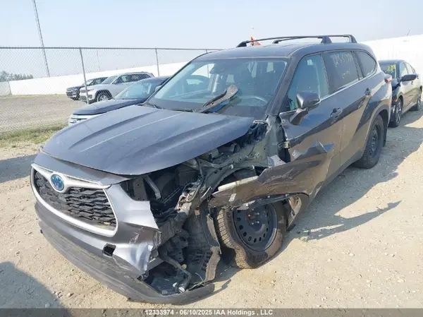 5TDBBRCH8PS575768 2023 TOYOTA HIGHLANDER - Image 2