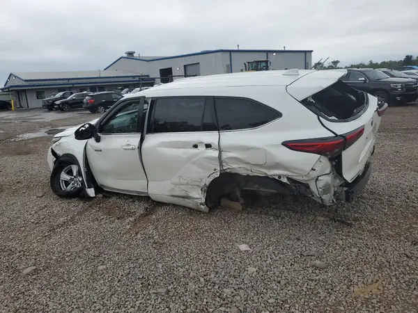 5TDBBRCH9MS517017 2021 TOYOTA HIGHLANDER - Image 2
