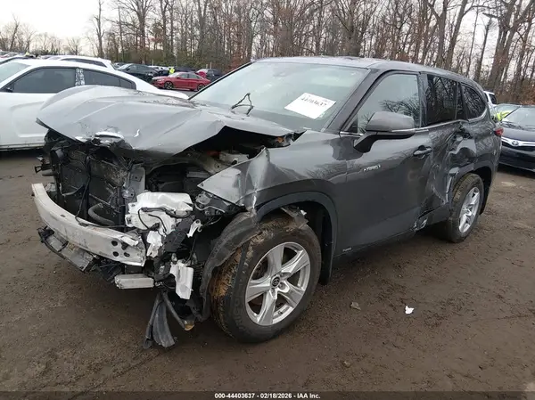 5TDBBRCH9MS526221 2021 TOYOTA HIGHLANDER - Image 2