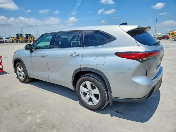 5TDBBRCH9NS555235 2022 TOYOTA HIGHLANDER - Image 2
