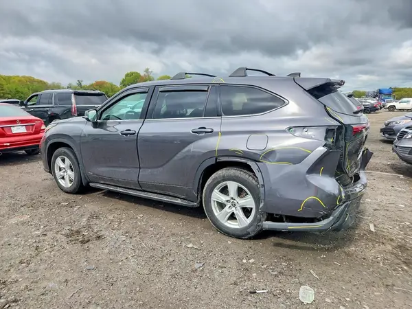 5TDBBRCH9NS560693 2022 TOYOTA HIGHLANDER - Image 2