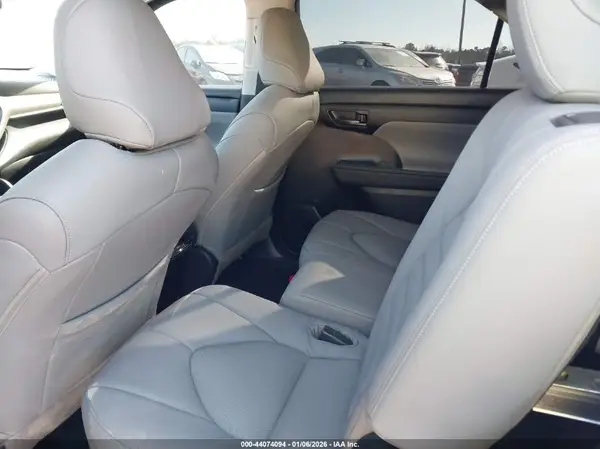 5TDBBRCH9PS113963 2023 TOYOTA HIGHLANDER - Image 8