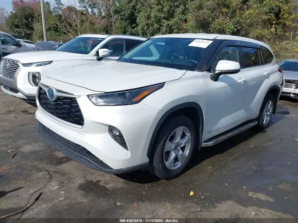5TDBBRCH9PS568201 2023 TOYOTA HIGHLANDER - Image 2