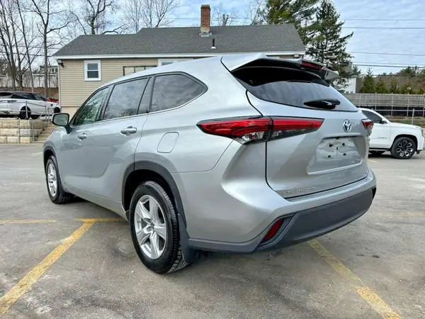 5TDBBRCHXNS559147 2022 TOYOTA HIGHLANDER - Image 2