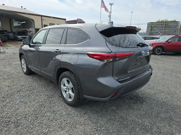 5TDBBRCHXPS111896 2023 TOYOTA HIGHLANDER - Image 2