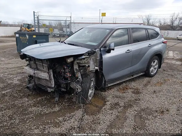 5TDBBRCHXPS114118 2023 TOYOTA HIGHLANDER - Image 2