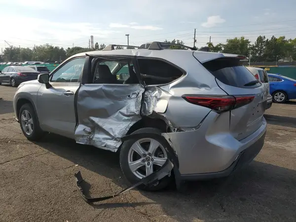 5TDBBRCHXPS568112 2023 TOYOTA HIGHLANDER - Image 2
