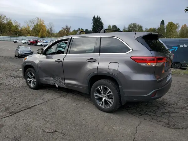 5TDBGRFH0HS029884 2017 TOYOTA HIGHLANDER - Image 2