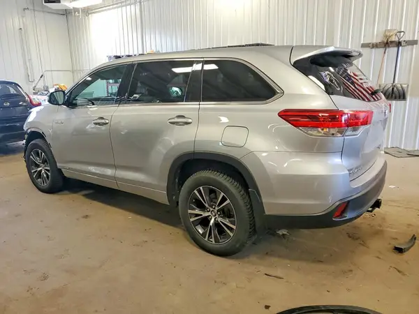 5TDBGRFH0HS032414 2017 TOYOTA HIGHLANDER - Image 2