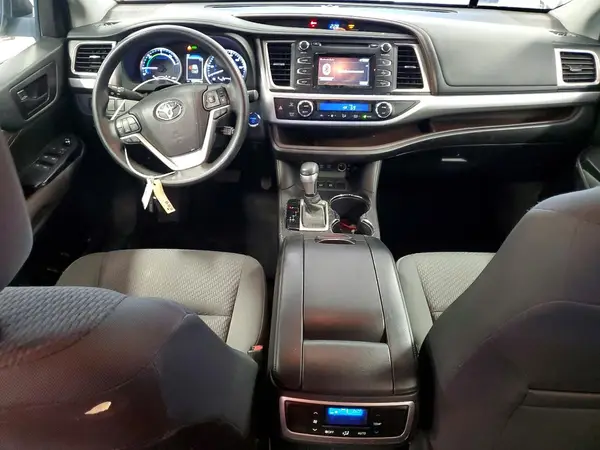 5TDBGRFH0HS032414 2017 TOYOTA HIGHLANDER - Image 8