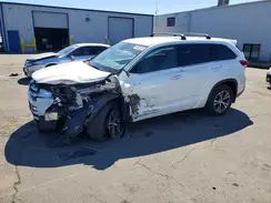 5TDBGRFH0JS037523 2018 TOYOTA HIGHLANDER
