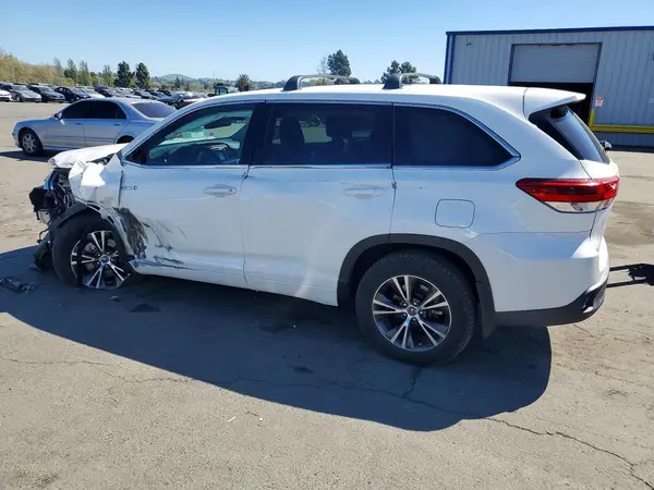 5TDBGRFH0JS037523 2018 TOYOTA HIGHLANDER - Image 2