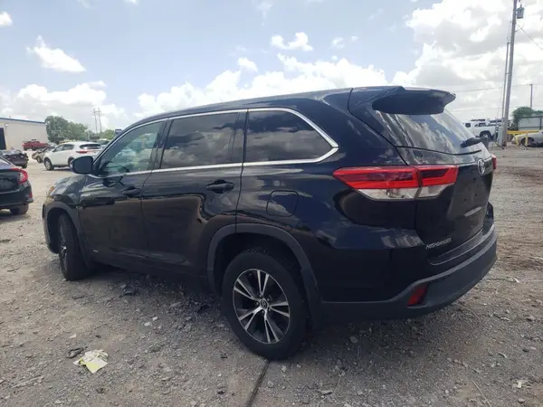 5TDBGRFH0JS041569 2018 TOYOTA HIGHLANDER - Image 2