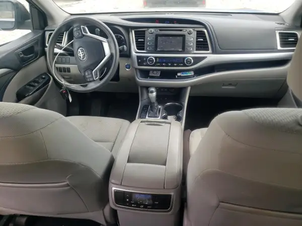 5TDBGRFH0JS041569 2018 TOYOTA HIGHLANDER - Image 8