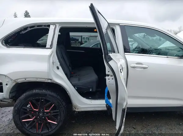 5TDBGRFH0KS062715 2019 TOYOTA HIGHLANDER - Image 8