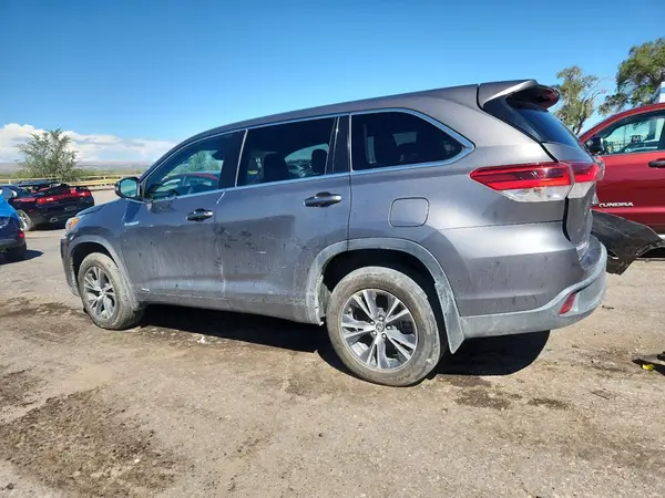 5TDBGRFH1JS038776 2018 TOYOTA HIGHLANDER - Image 2