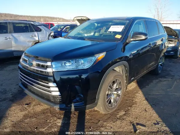 5TDBGRFH1JS050684 2018 TOYOTA HIGHLANDER - Image 2