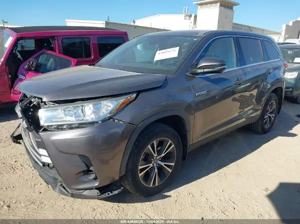 5TDBGRFH1KS077594 2019 TOYOTA HIGHLANDER - Image 2