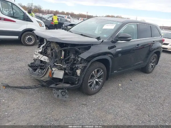 5TDBGRFH1KS077644 2019 TOYOTA HIGHLANDER - Image 2