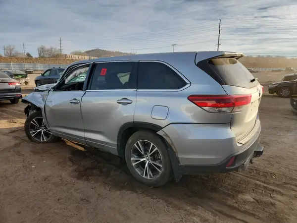 5TDBGRFH2JS042318 2018 TOYOTA HIGHLANDER - Image 2