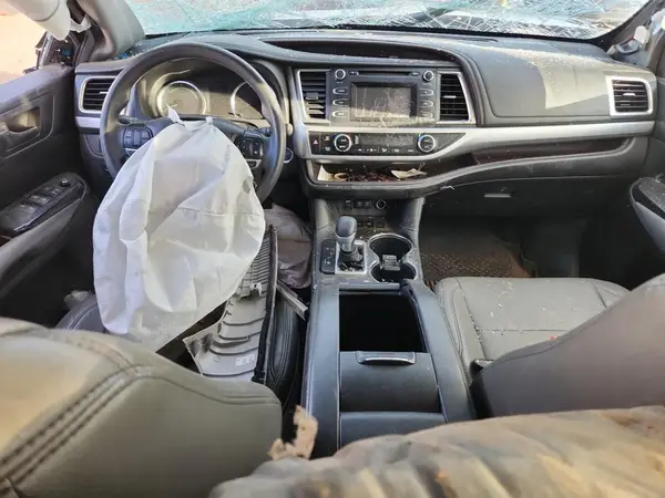 5TDBGRFH2JS042318 2018 TOYOTA HIGHLANDER - Image 8