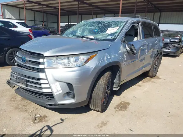 5TDBGRFH2JS046126 2018 TOYOTA HIGHLANDER - Image 2