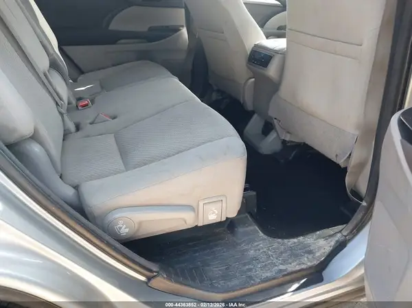 5TDBGRFH2JS046126 2018 TOYOTA HIGHLANDER - Image 8