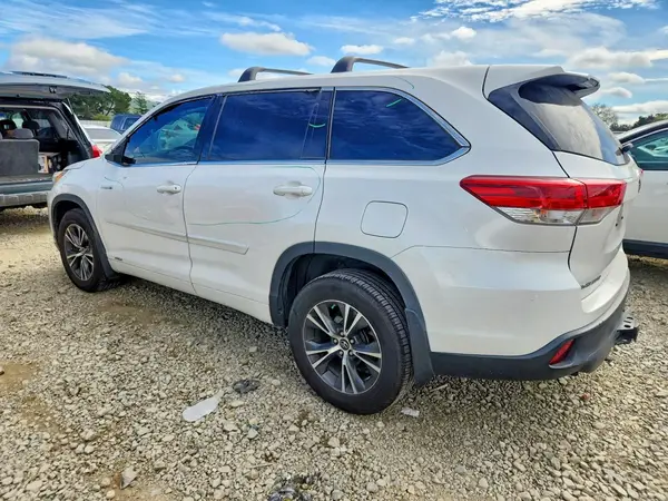 5TDBGRFH3HS030382 2017 TOYOTA HIGHLANDER - Image 2
