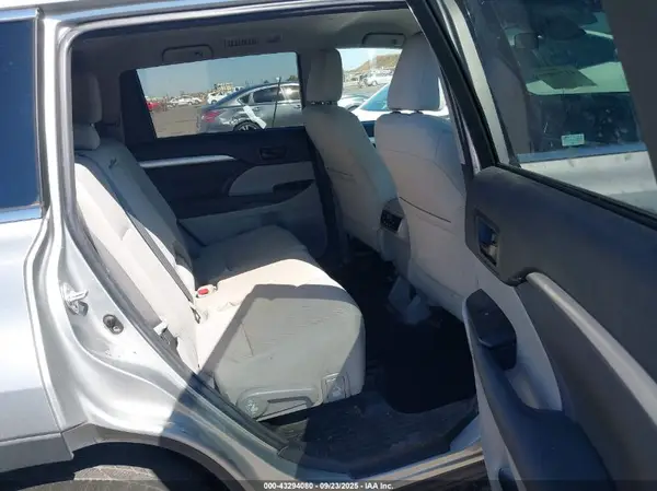 5TDBGRFH3HS032424 2017 TOYOTA HIGHLANDER - Image 8