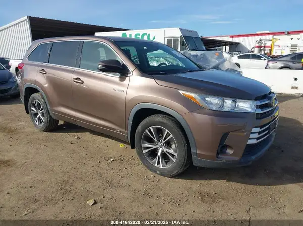 5TDBGRFH4HS033310 2017 TOYOTA HIGHLANDER - Image 1