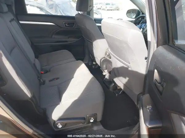 5TDBGRFH4HS033310 2017 TOYOTA HIGHLANDER - Image 8