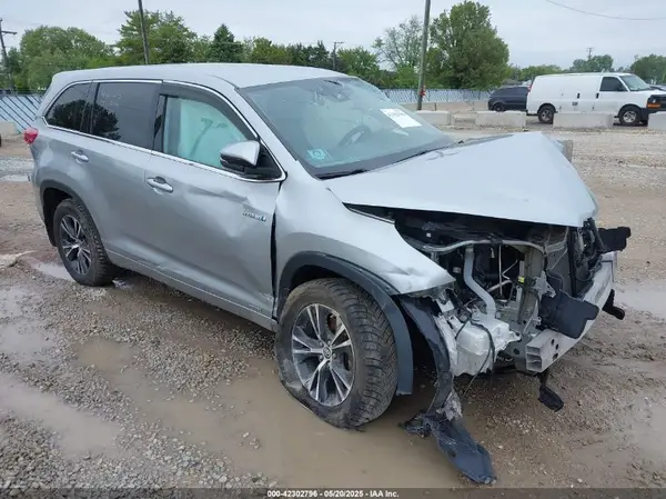 5TDBGRFH5JS050526 2018 TOYOTA HIGHLANDER - Image 1