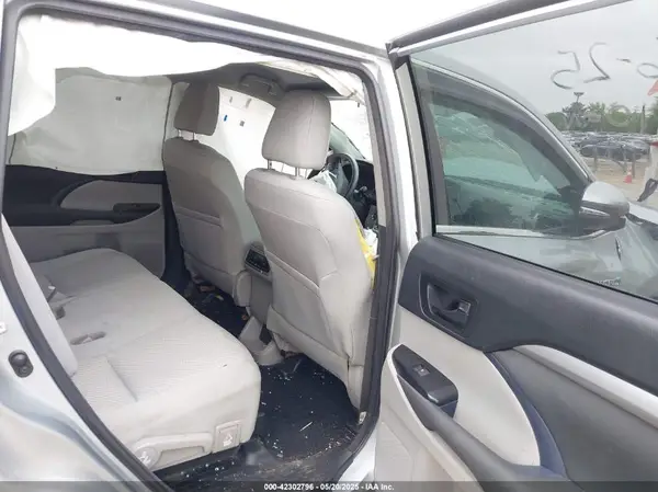 5TDBGRFH5JS050526 2018 TOYOTA HIGHLANDER - Image 8