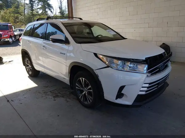 5TDBGRFH5JS051109 2018 TOYOTA HIGHLANDER - Image 1