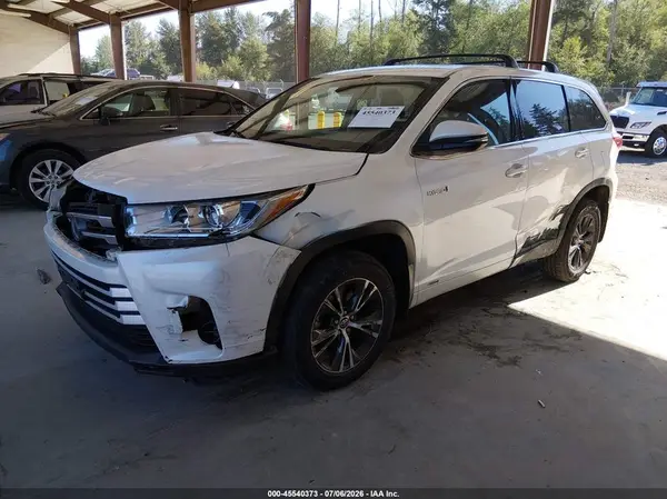 5TDBGRFH5JS051109 2018 TOYOTA HIGHLANDER - Image 2