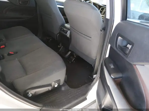 5TDBGRFH5JS051109 2018 TOYOTA HIGHLANDER - Image 8