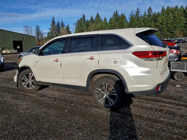 5TDBGRFH5KS057266 2019 TOYOTA HIGHLANDER - Image 2