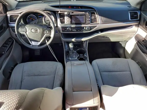 5TDBGRFH5KS057266 2019 TOYOTA HIGHLANDER - Image 8