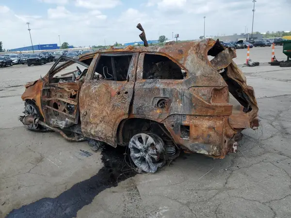 5TDBGRFH6JS048882 2018 TOYOTA HIGHLANDER - Image 2