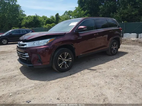 5TDBGRFH6KS063562 2019 TOYOTA HIGHLANDER - Image 2