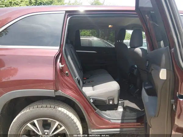 5TDBGRFH6KS063562 2019 TOYOTA HIGHLANDER - Image 8