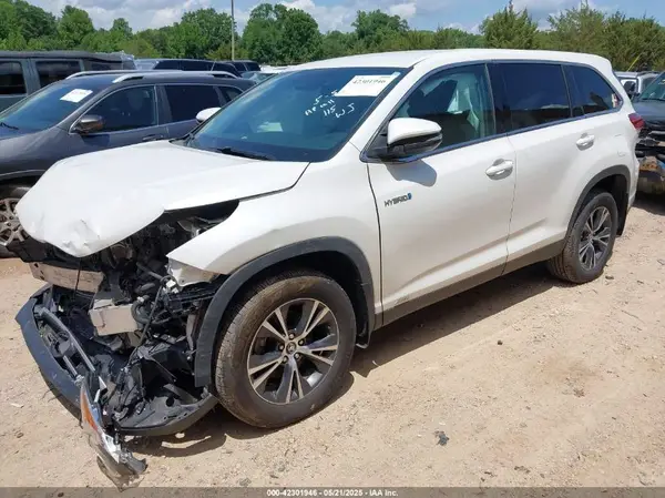 5TDBGRFH6KS070611 2019 TOYOTA HIGHLANDER - Image 2