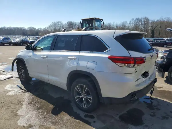 5TDBGRFH7HS028652 2017 TOYOTA HIGHLANDER - Image 2