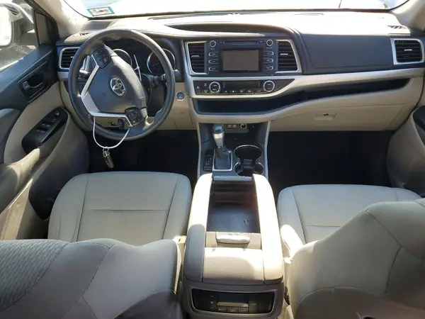 5TDBGRFH7HS028652 2017 TOYOTA HIGHLANDER - Image 8