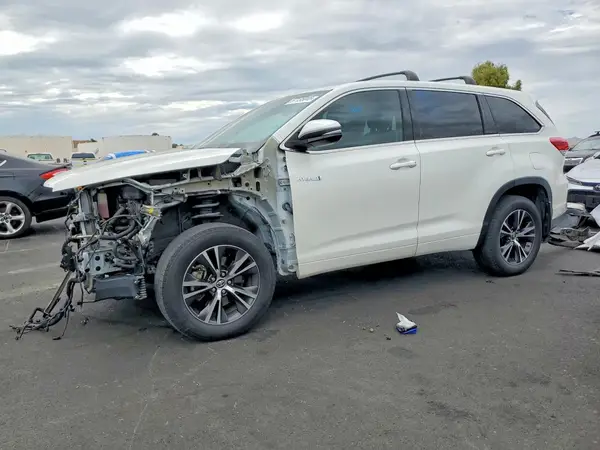 5TDBGRFH8JS040170 2018 TOYOTA HIGHLANDER - Image 1