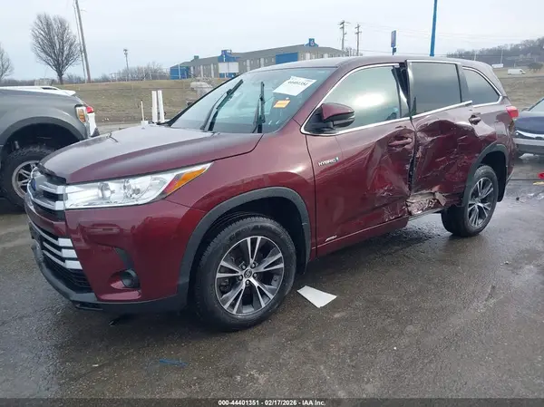 5TDBGRFH8JS040539 2018 TOYOTA HIGHLANDER - Image 2