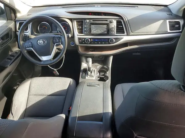 5TDBGRFH8JS045885 2018 TOYOTA HIGHLANDER - Image 8