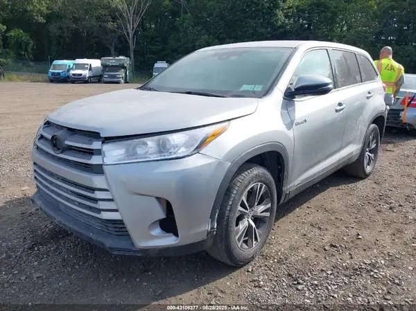 5TDBGRFH8KS057049 2019 TOYOTA HIGHLANDER - Image 2