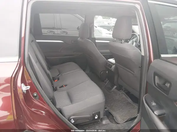 5TDBGRFH9HS026093 2017 TOYOTA HIGHLANDER - Image 8