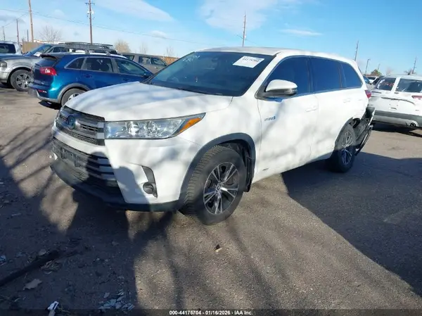 5TDBGRFH9JS046432 2018 TOYOTA HIGHLANDER - Image 2